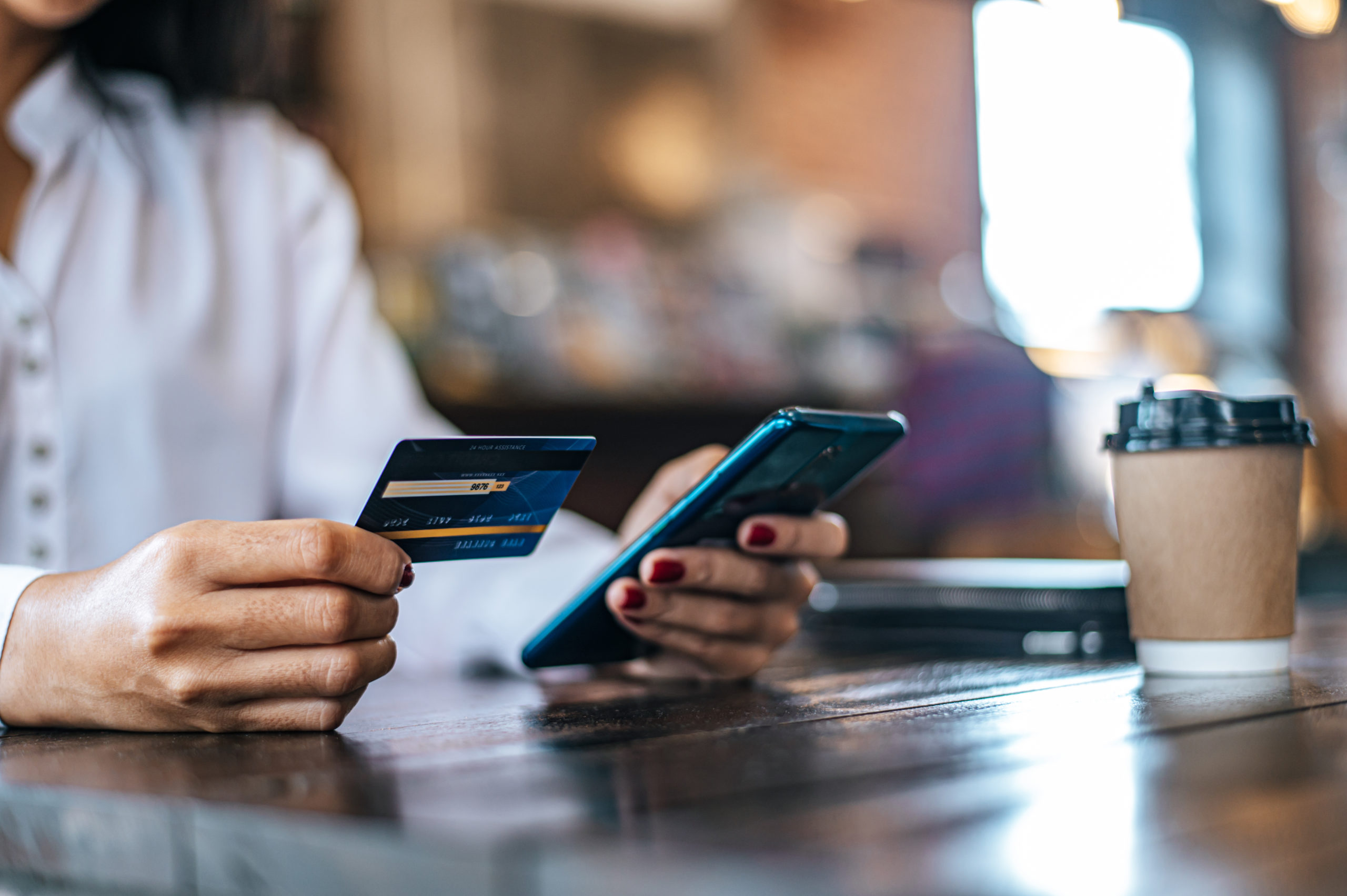 5 Ways Speech Analytics and AI help banks improve Customer Service 