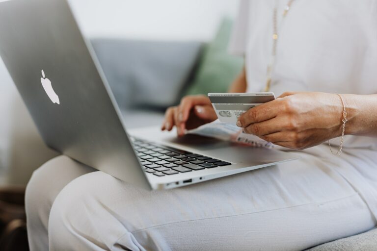 Banking compliance: 3 solutions for complying with the most stringent regulations