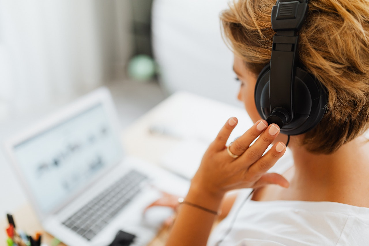 Improving Call Center Performance with Speech Analytics